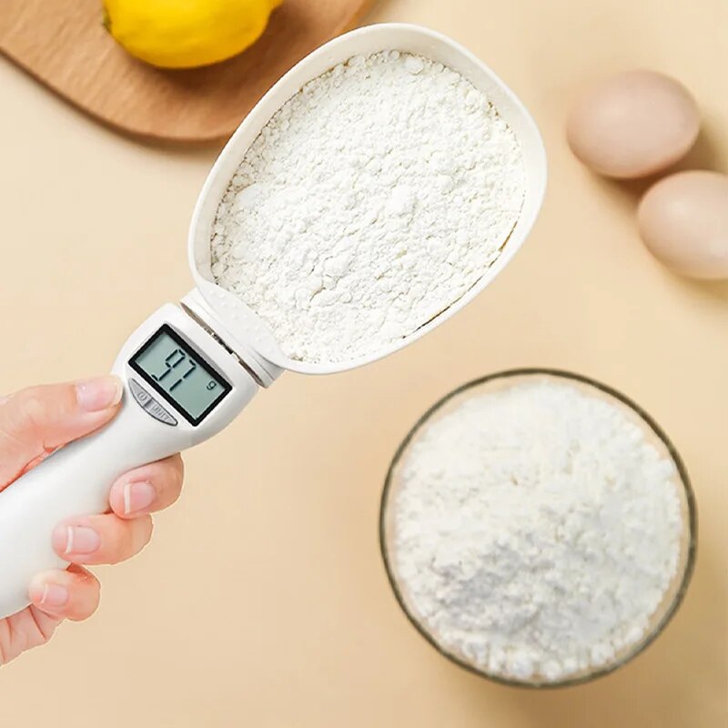digital-pet-food-scoop-weighs-while-you-serve